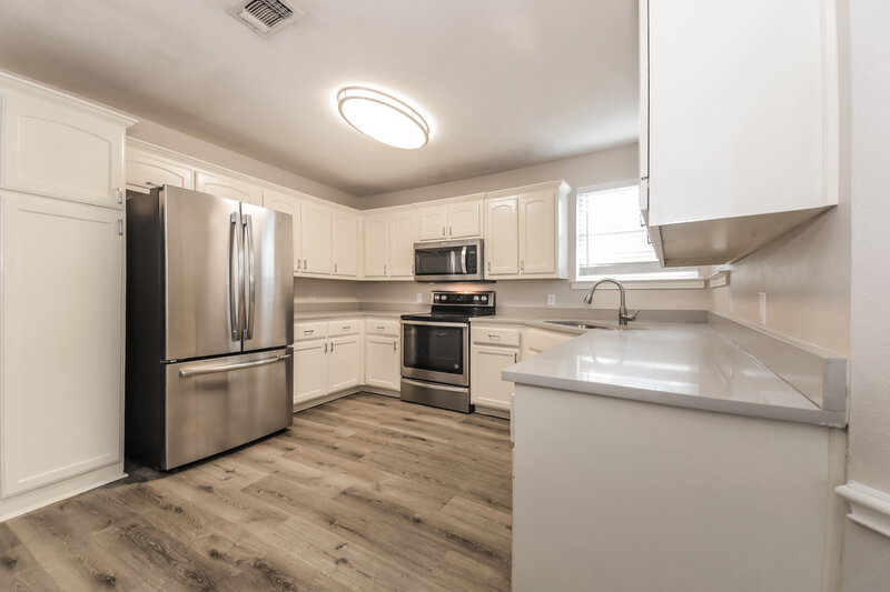 1,690/Mo, 1105 Brookhaven Drive Royse City, TX 75189 Kitchen View 2