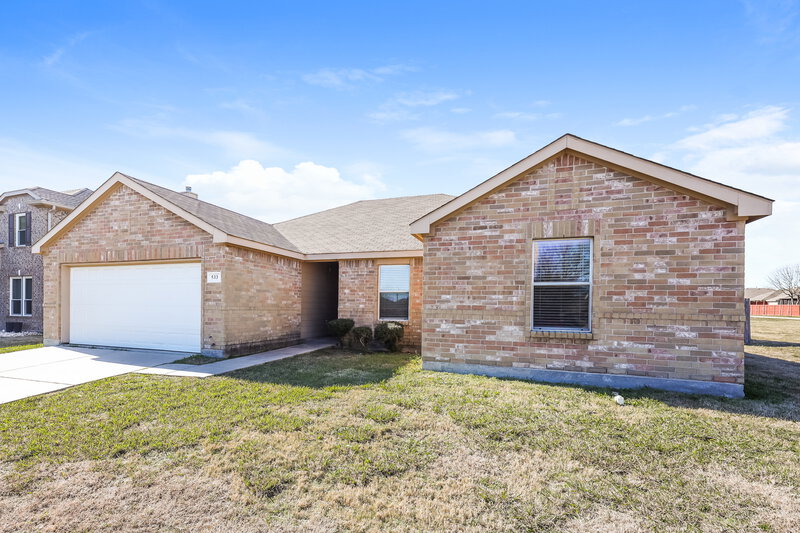 2,250/Mo, 533 Hearthstone Dr Lancaster, TX 75146 Front View