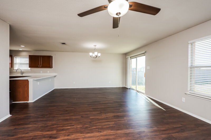 2,250/Mo, 533 Hearthstone Dr Lancaster, TX 75146 Living Room View