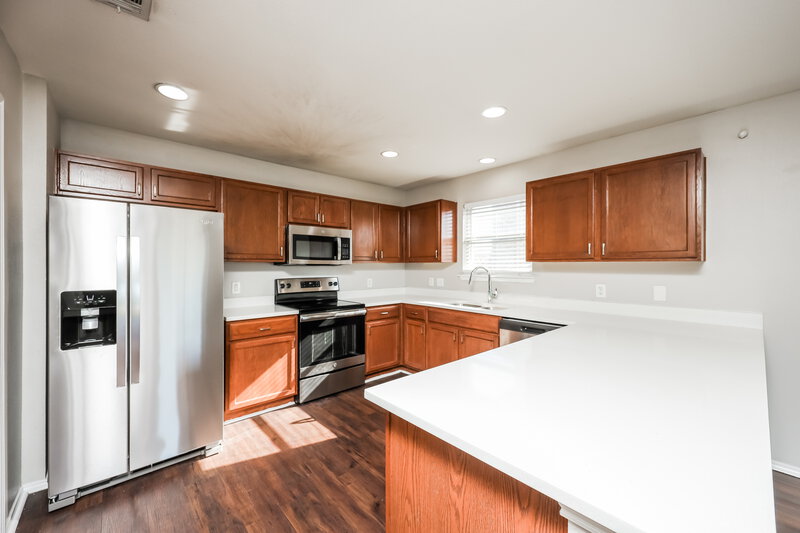 2,250/Mo, 533 Hearthstone Dr Lancaster, TX 75146 Kitchen View 2