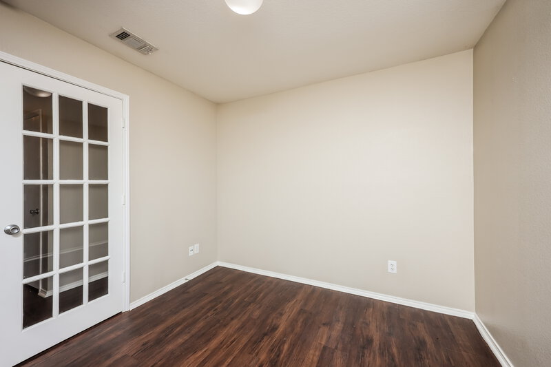 2,250/Mo, 533 Hearthstone Dr Lancaster, TX 75146 Office View