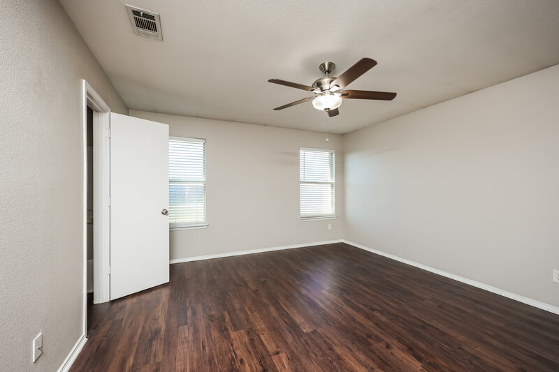 2,250/Mo, 533 Hearthstone Dr Lancaster, TX 75146 Main Bedroom View
