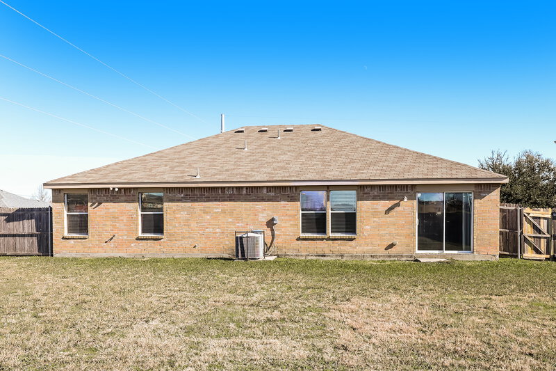 2,250/Mo, 533 Hearthstone Dr Lancaster, TX 75146 Rear View