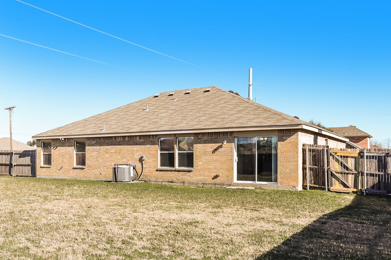 2,250/Mo, 533 Hearthstone Dr Lancaster, TX 75146 Rear View 2