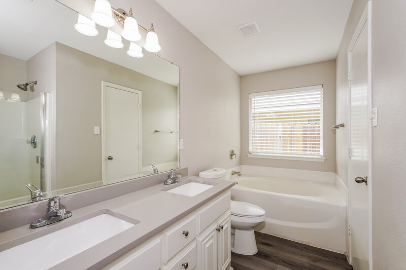 2,155/Mo, 1320 Sierra Blanca Dr Burleson, TX 76028 Main Bathroom View