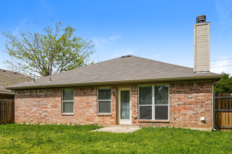 2,155/Mo, 1320 Sierra Blanca Dr Burleson, TX 76028 Rear View 2