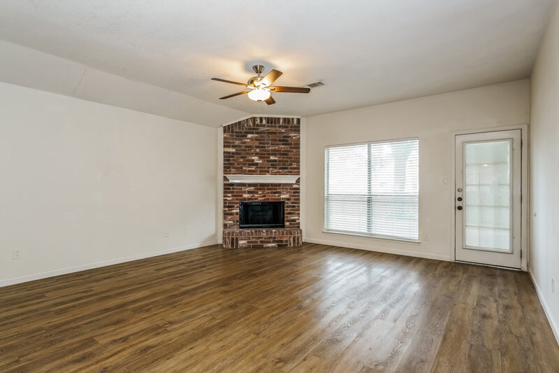 2,370/Mo, 419 Kimmel Dr Cedar Hill, TX 75104 Living Room View