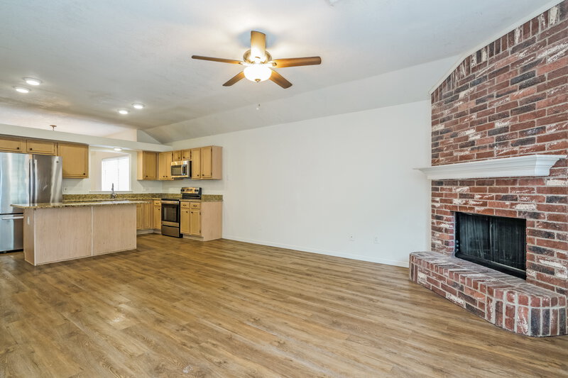 2,370/Mo, 419 Kimmel Dr Cedar Hill, TX 75104 Living Room View 2