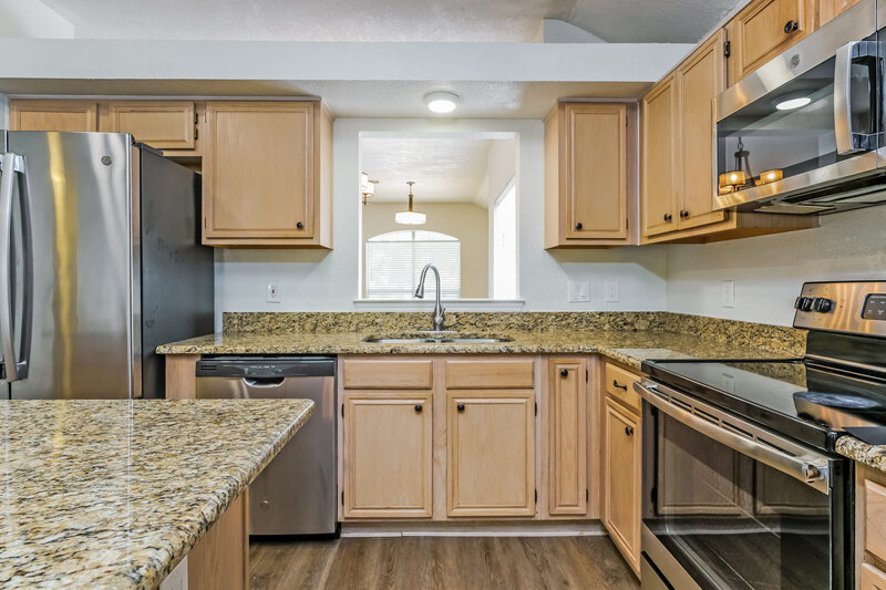 2,370/Mo, 419 Kimmel Dr Cedar Hill, TX 75104 Kitchen View 2