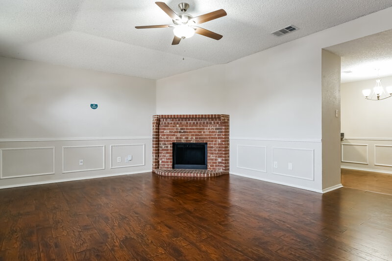 2,060/Mo, 5528 Edendale Drive Arlington, TX 76018 Living Room View