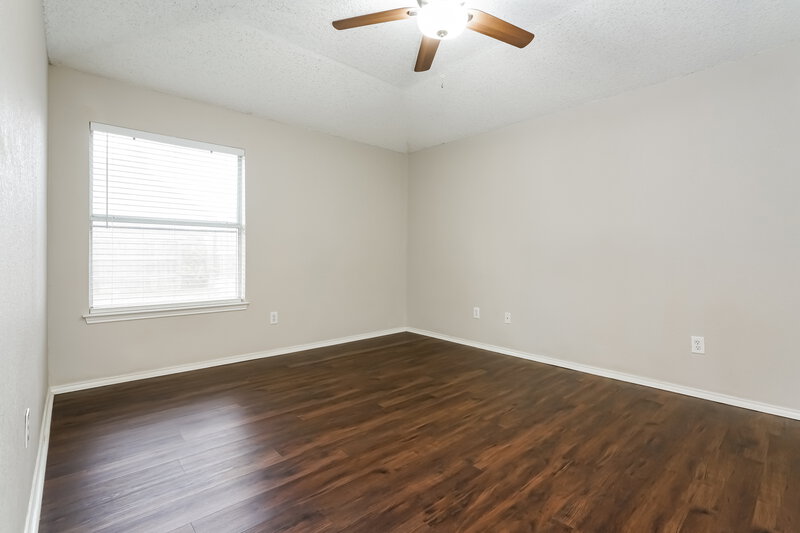 2,060/Mo, 5528 Edendale Drive Arlington, TX 76018 Main Bedroom View