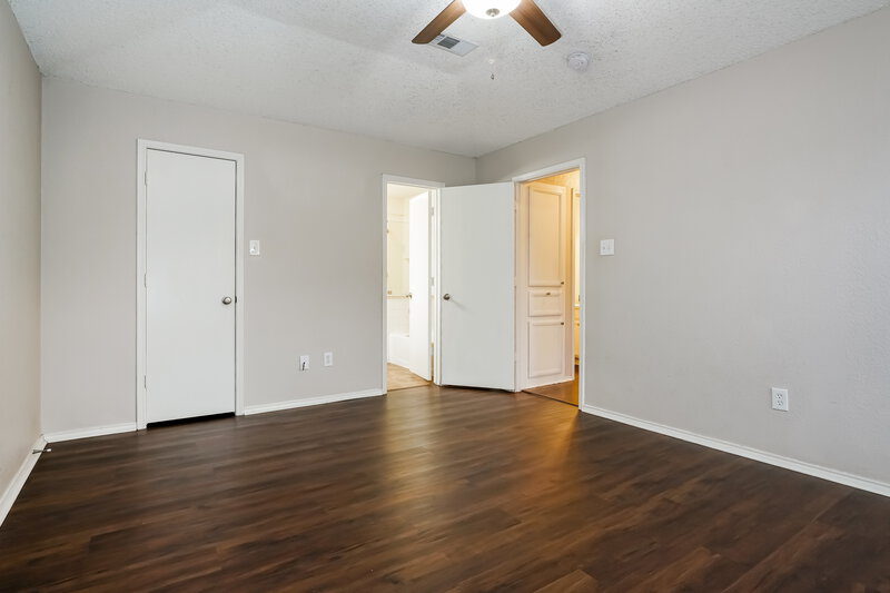 2,060/Mo, 5528 Edendale Drive Arlington, TX 76018 Main Bedroom View 2