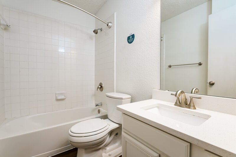 2,060/Mo, 5528 Edendale Drive Arlington, TX 76018 Bathroom View