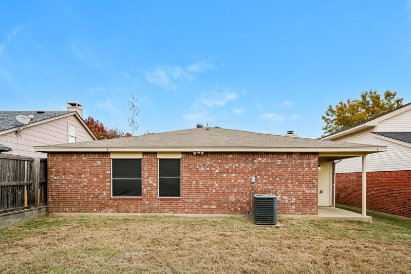 2,060/Mo, 5528 Edendale Drive Arlington, TX 76018 Rear View