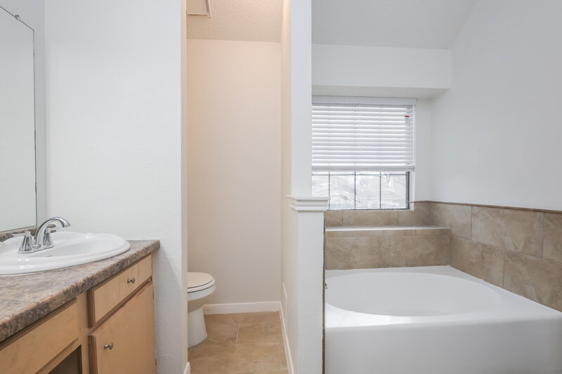 2,135/Mo, 2241 Collier Court Lancaster, TX 75146 Master Bathroom View