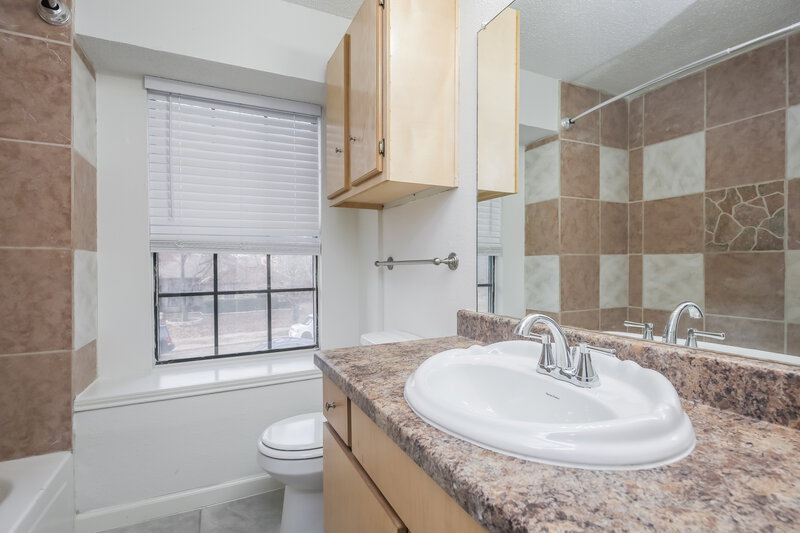 2,135/Mo, 2241 Collier Court Lancaster, TX 75146 Bathroom View