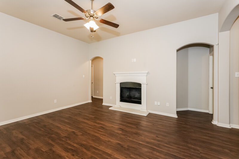 2,245/Mo, 1937 Belshire Ct Fort Worth, TX 76140 Living Room View 2