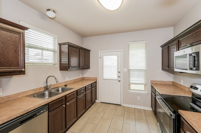 2,245/Mo, 1937 Belshire Ct Fort Worth, TX 76140 Kitchen View