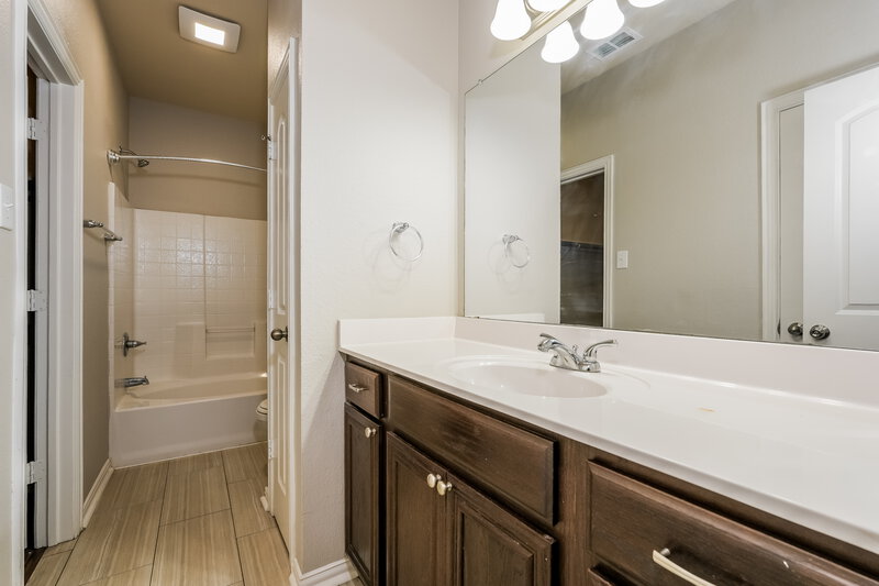 2,245/Mo, 1937 Belshire Ct Fort Worth, TX 76140 Main Bedroom View 2