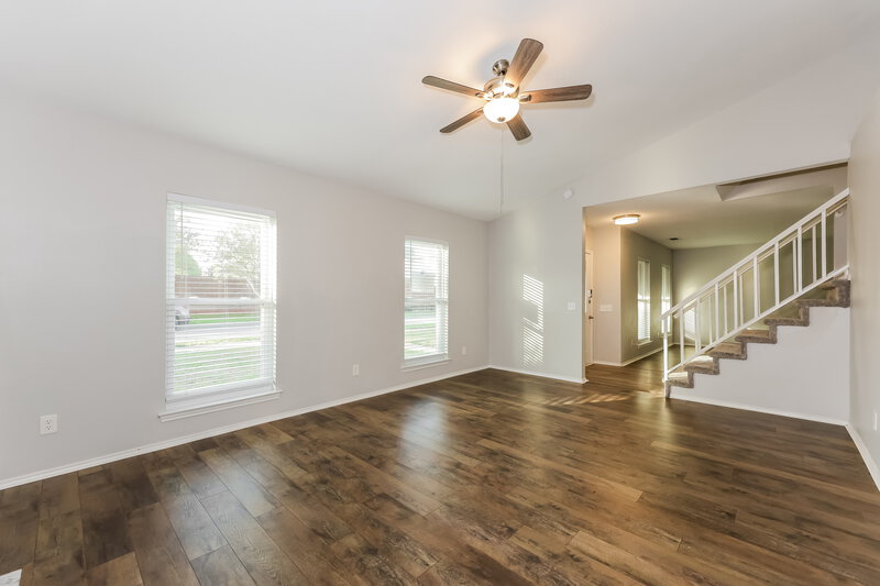 2,410/Mo, 305 Chapman St Cedar Hill, TX 75104 Living Room View 3