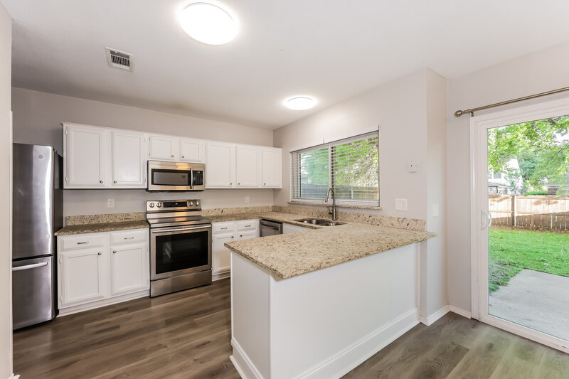 2,410/Mo, 305 Chapman St Cedar Hill, TX 75104 Kitchen View