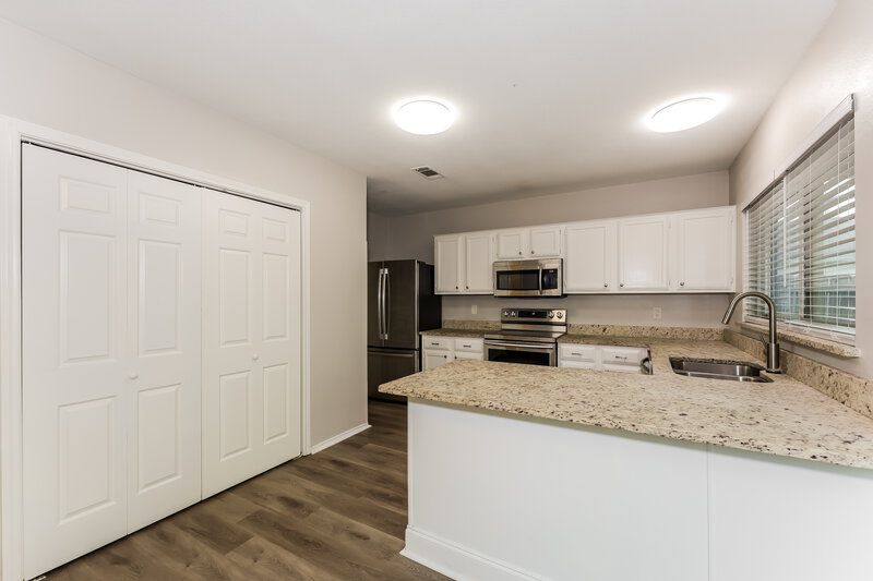 2,410/Mo, 305 Chapman St Cedar Hill, TX 75104 Kitchen View 2