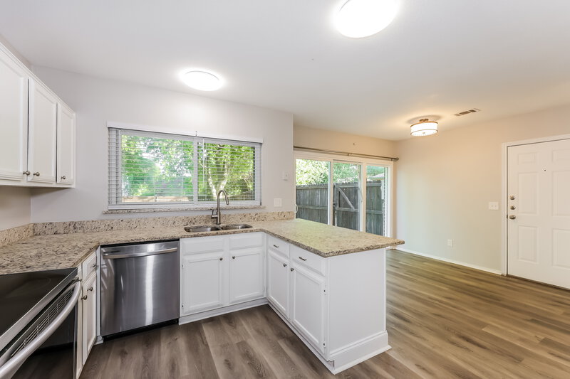 2,410/Mo, 305 Chapman St Cedar Hill, TX 75104 Kitchen View 3