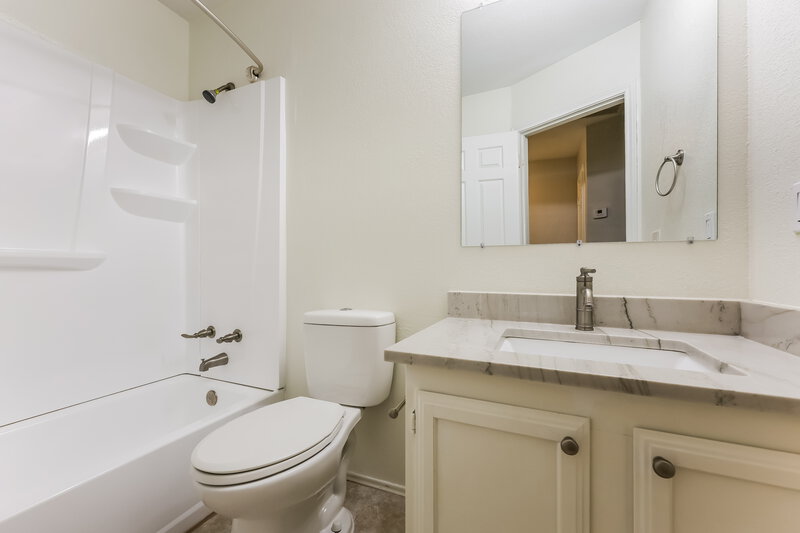 2,410/Mo, 305 Chapman St Cedar Hill, TX 75104 Bathroom View