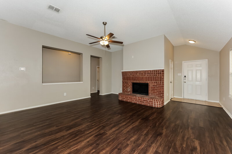 1,895/Mo, 4701 Palm Ridge Dr Fort Worth, TX 76133 Living Room View