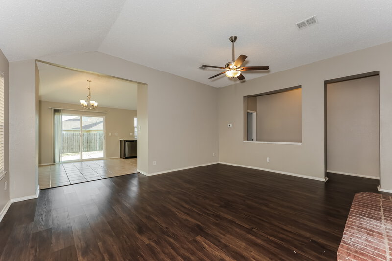 1,895/Mo, 4701 Palm Ridge Dr Fort Worth, TX 76133 Living Room View 2
