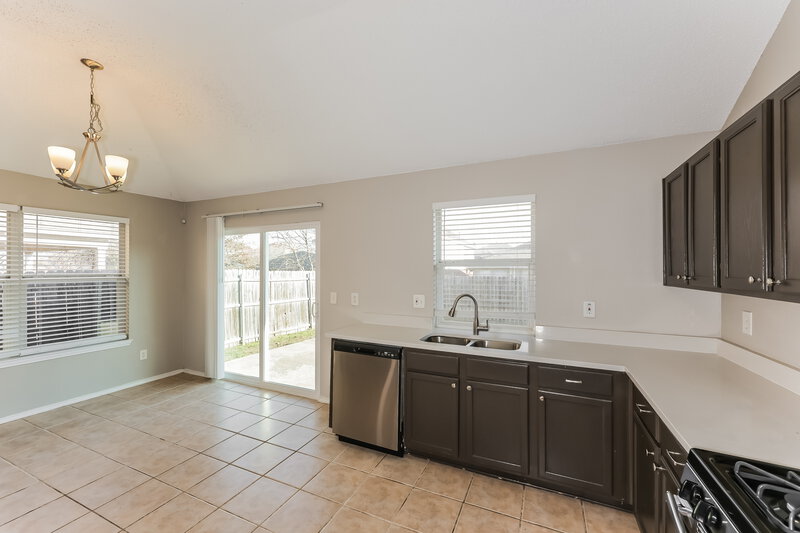 1,895/Mo, 4701 Palm Ridge Dr Fort Worth, TX 76133 Kitchen View 2