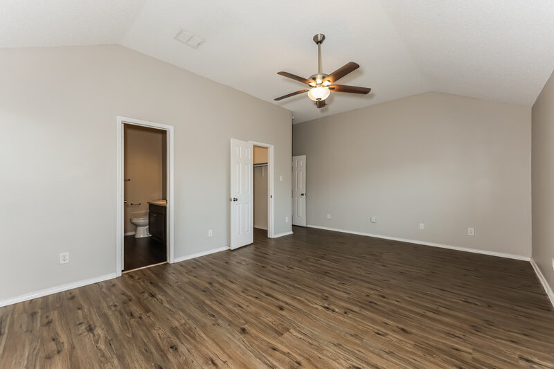 1,895/Mo, 4701 Palm Ridge Dr Fort Worth, TX 76133 Main Bedroom View 2