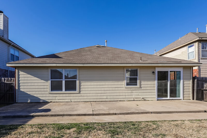 1,895/Mo, 4701 Palm Ridge Dr Fort Worth, TX 76133 Rear View