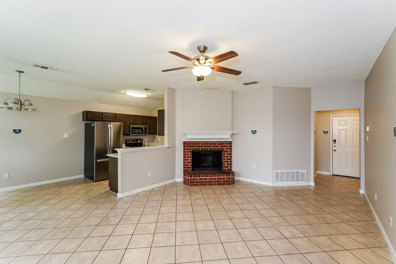 1,910/Mo, 2424 Laurelhill Ln Fort Worth, TX 76133 Living Room View
