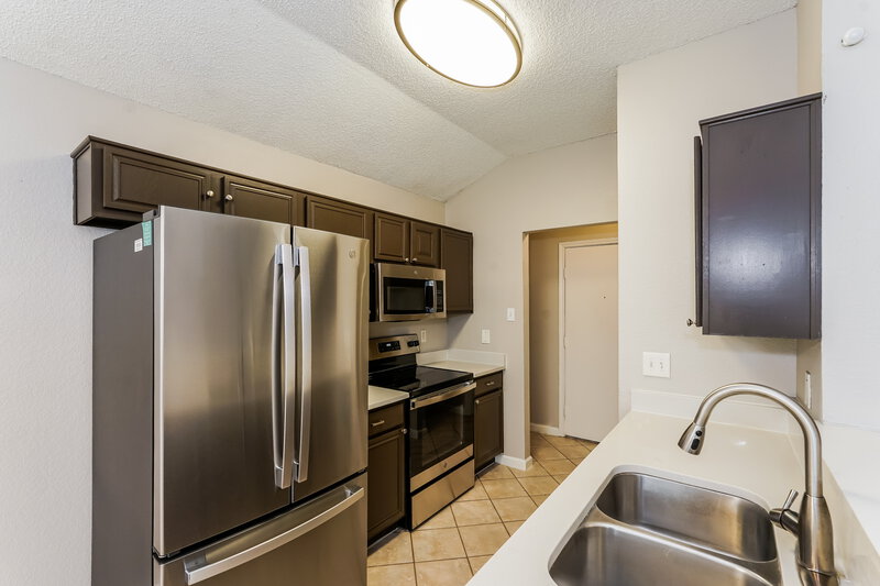 1,910/Mo, 2424 Laurelhill Ln Fort Worth, TX 76133 Kitchen View