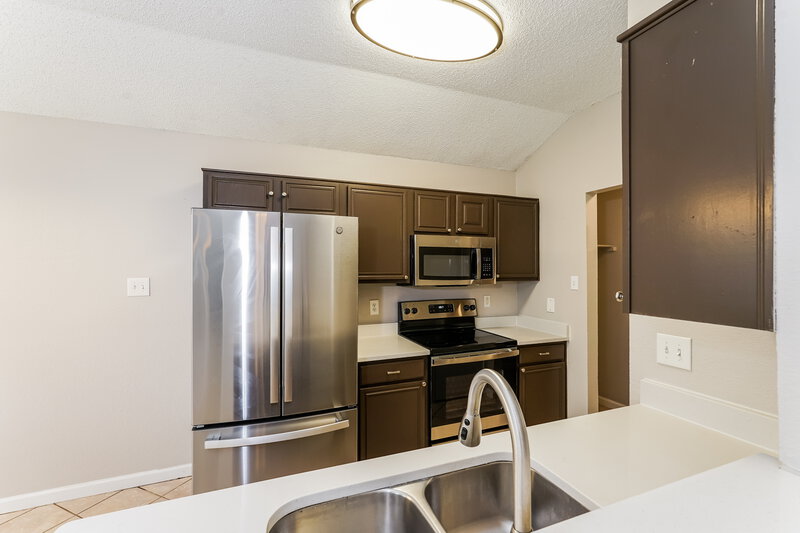 1,910/Mo, 2424 Laurelhill Ln Fort Worth, TX 76133 Kitchen View 3
