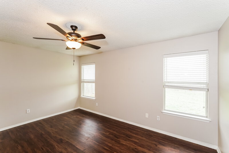 1,910/Mo, 2424 Laurelhill Ln Fort Worth, TX 76133 Main Bedroom View