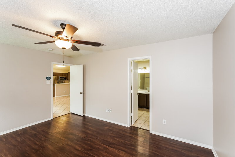 1,910/Mo, 2424 Laurelhill Ln Fort Worth, TX 76133 Main Bedroom View 2