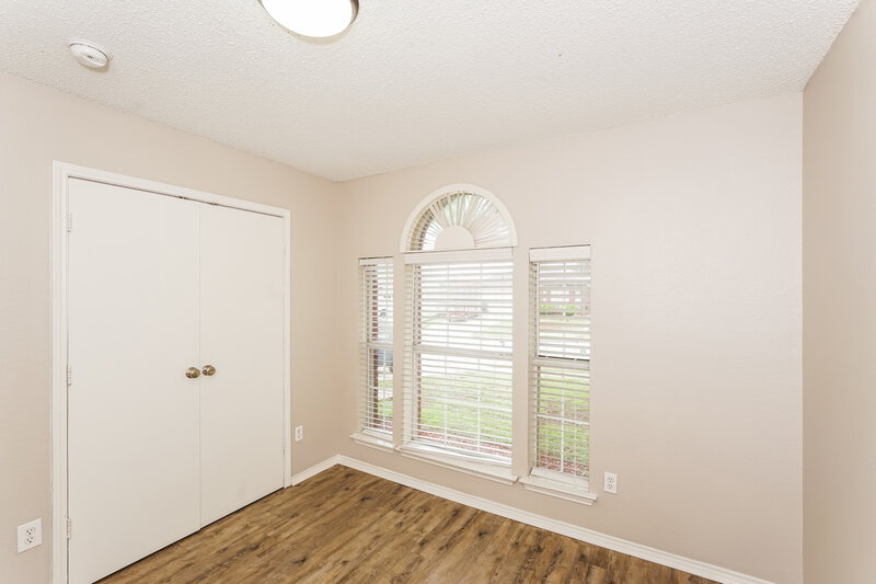 1,910/Mo, 2424 Laurelhill Ln Fort Worth, TX 76133 Bedroom View