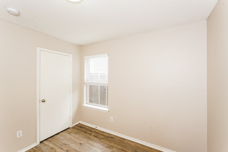 1,910/Mo, 2424 Laurelhill Ln Fort Worth, TX 76133 Bedroom View 2