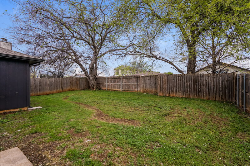 1,910/Mo, 2424 Laurelhill Ln Fort Worth, TX 76133 Rear View
