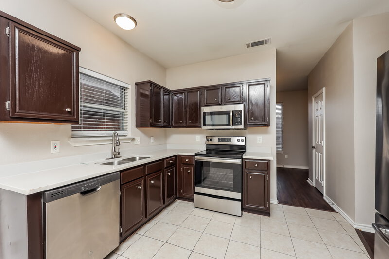 2,740/Mo, 307 Alpine Drive DeSoto, TX 75115 Kitchen View