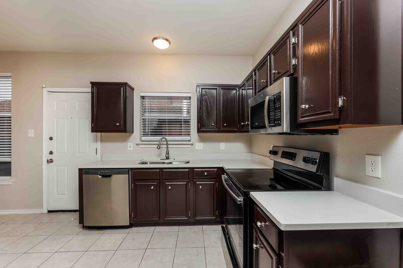 2,740/Mo, 307 Alpine Drive DeSoto, TX 75115 Kitchen View 2