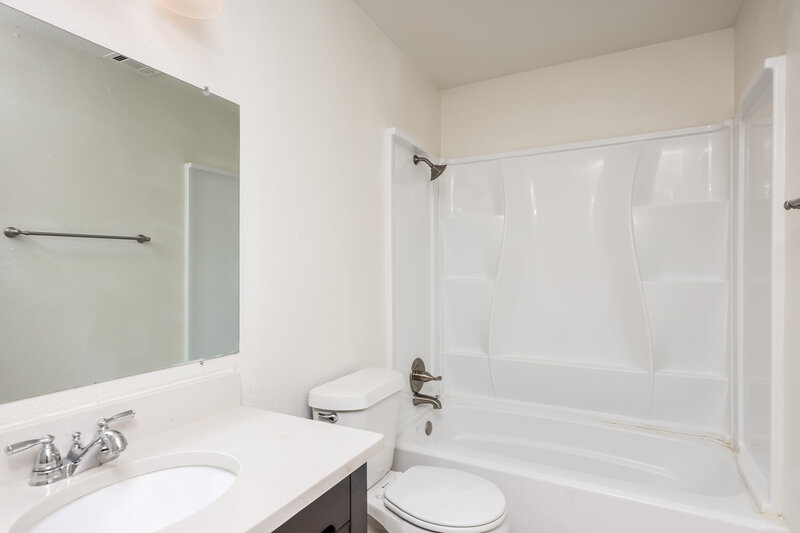 2,740/Mo, 307 Alpine Drive DeSoto, TX 75115 Bathroom View