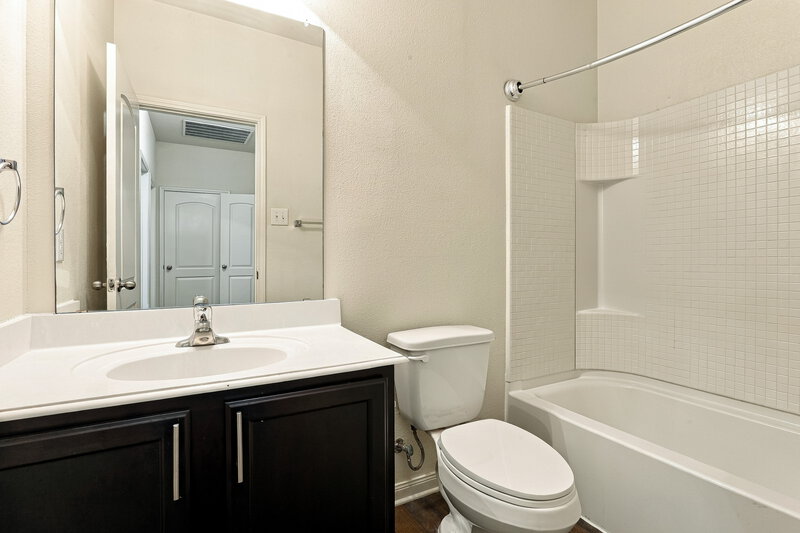 2,035/Mo, 14333 Wrangler Way Dallas, TX 75253 Primary Bathroom View 2