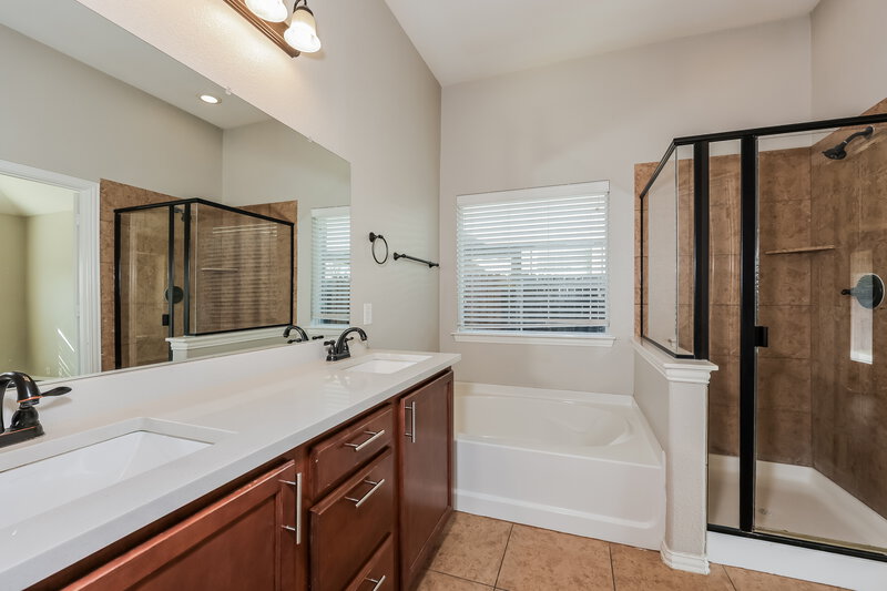 2,430/Mo, 656 Brooks St Crowley, TX 76036 Main Bathroom View