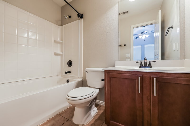2,430/Mo, 656 Brooks St Crowley, TX 76036 Bathroom View 2