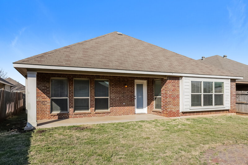 2,430/Mo, 656 Brooks St Crowley, TX 76036 Rear View