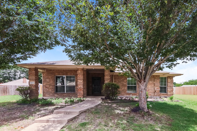 2,135/Mo, 1603 Venus Dr E Lancaster, TX 75134 External View