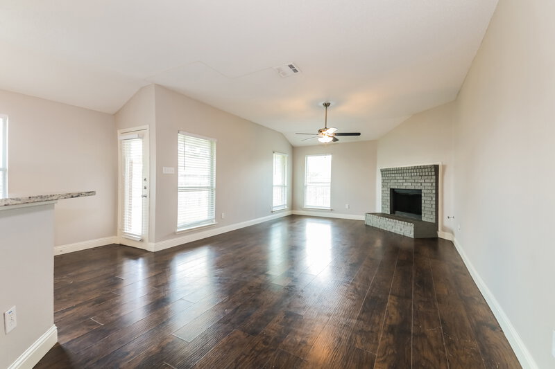 2,135/Mo, 1603 Venus Dr E Lancaster, TX 75134 Living Room View